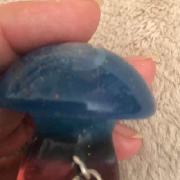 Custom Epoxy mini mushroom 🍄 keychain with shells glow ✨ and 3 Wishes - Picture 10 of 10